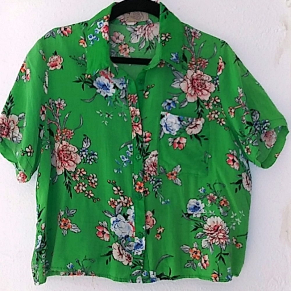 Passport Green Summer Floral Button Front Crop Top
